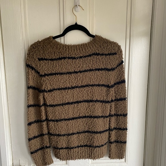 Vince Fuzzy Sweater Size XS - Picture 6 of 7